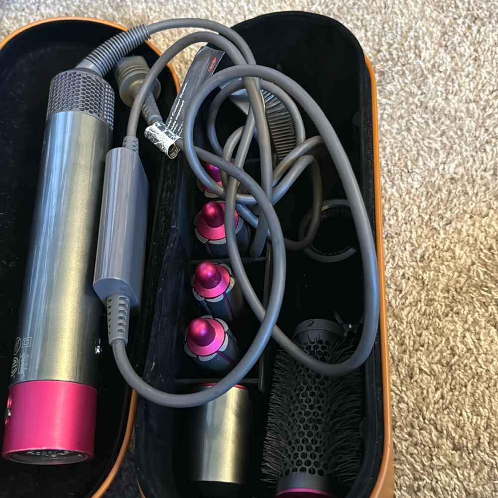 DYSON AIRWRAP with round brush attachment